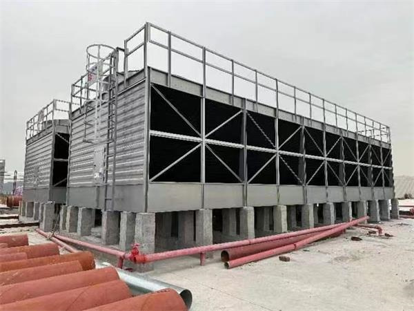 開式冷卻塔在空調系統如何實現節能的效果？？(閉式冷卻塔與開式冷卻塔)
